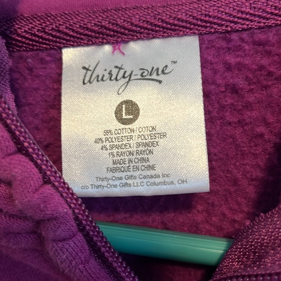 ThirtyOne Sweatshirt - Picture 3 of 4
